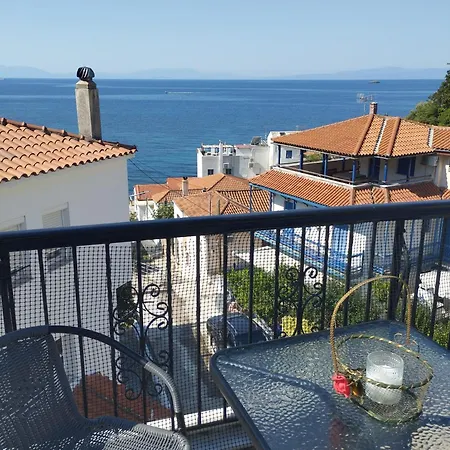 Mantemi House Апартаменты Лутраки
