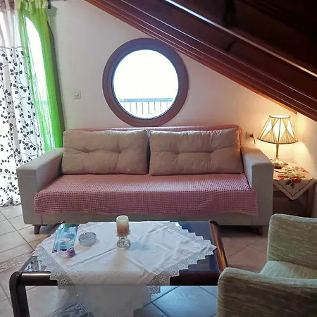 Апартаменты Mantemi House Лутраки