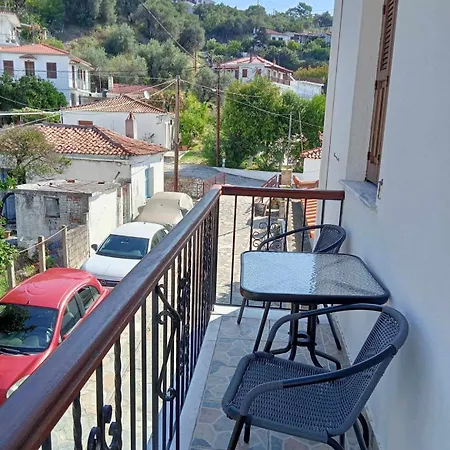Mantemi House Апартаменты Лутраки