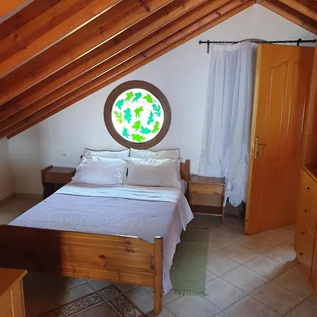 Mantemi House Лутраки