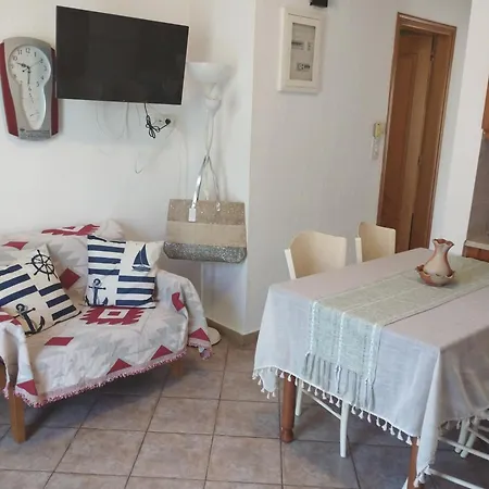 Апартаменты Mantemi House Лутраки