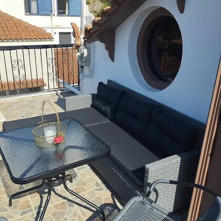 Апартаменты Mantemi House Лутраки