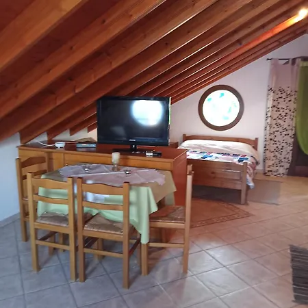 Апартаменты Mantemi House Лутраки